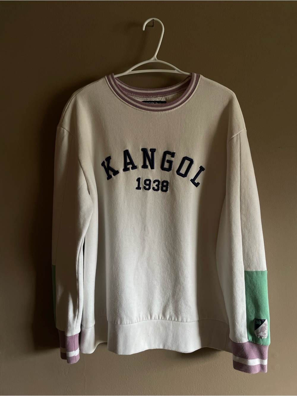 Kangol White Embroidered Logo Crewneck Sweatshirt w Mint & Lilac Accent – Large